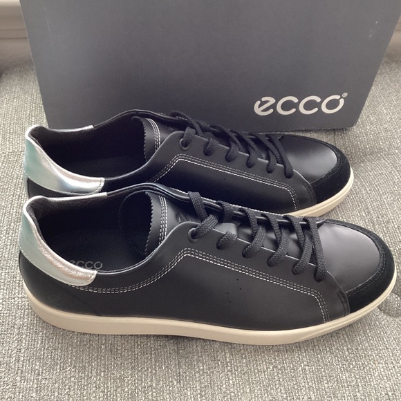 Ecco Women's Street Lite Sneakers, size US 11/EU 42